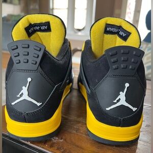 Jordan 4 Thunder VNDS
